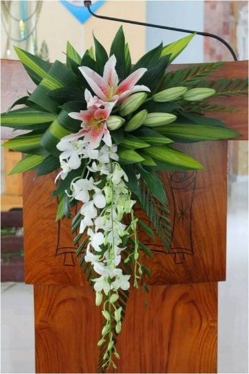 Flores , ramos , decoraciones.