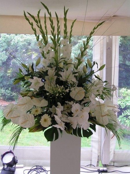 Flores , ramos , decoraciones.
